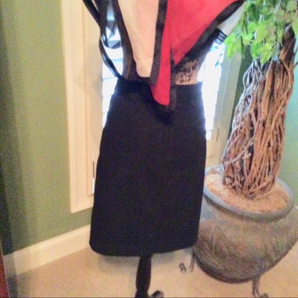 Short black skirt size 14 - Picture 4 of 5